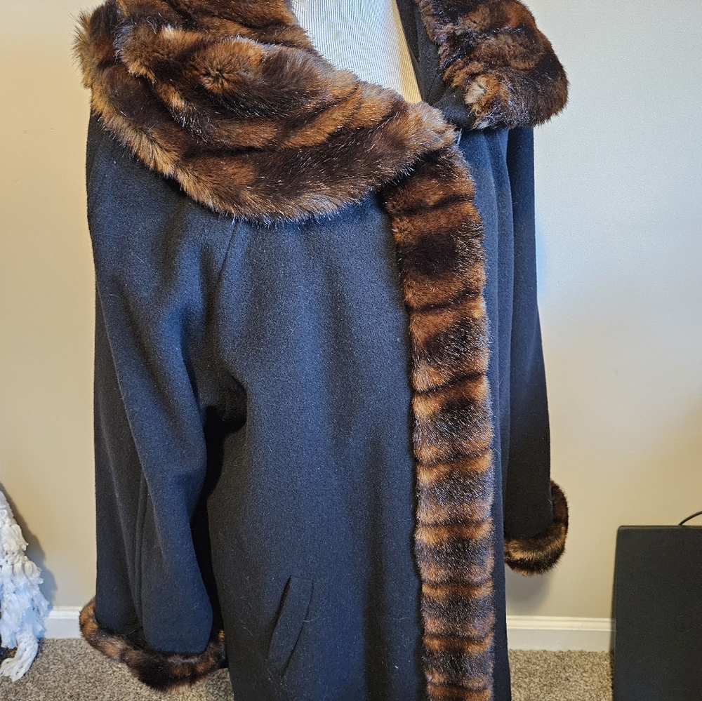 Vintage Bexleys Womens Wool Coat Faux Fur Trim. - Picture 11 of 16